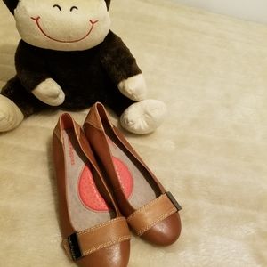HUSH PUPPIES TWO TONE SMALL WEDGE HEEL SIZE 6.5M